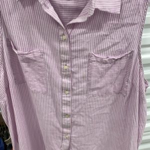 Super cute light weight so comfy pink and white Buttons down the front blouse